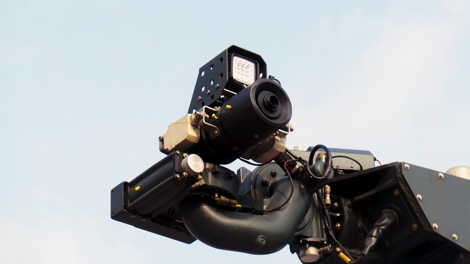 Ngoài vòi phun nước, đầu vươn còn được trang bị đèn LED, camera, rất hữu ích trong việc chữa cháy chung cư, nhà dạng ống, phát hiện các nạn nhân còn mắc kẹt.