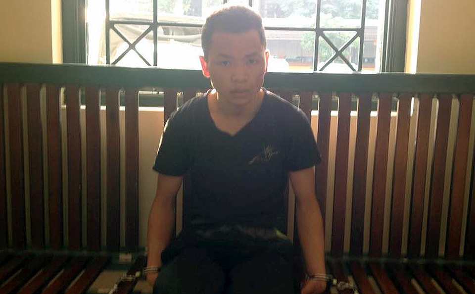 Hà Nội: Kẻ cứa cổ tài xế taxi cướp tài sản khai gì? - 2 Đối tượng Hiếu tại cơ quan công an.