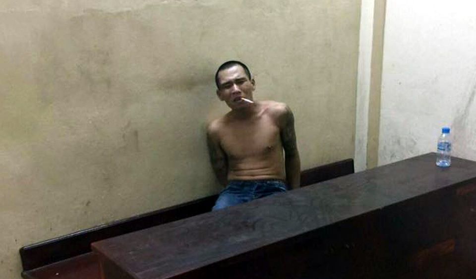 Hà Nội: CSGT quật ngã đối tượng ôm ma túy bỏ chạy - 1 Đối tượng Phương tại trụ sở công an.