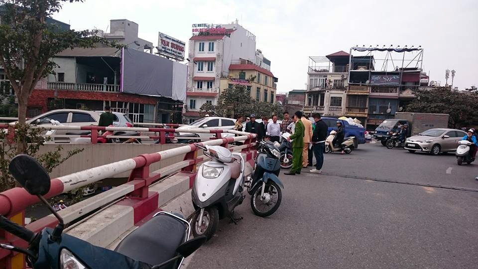 Vụ tai nạn xảy ra tại khu vực vòng xoay phía nam cầu Chương Dương.