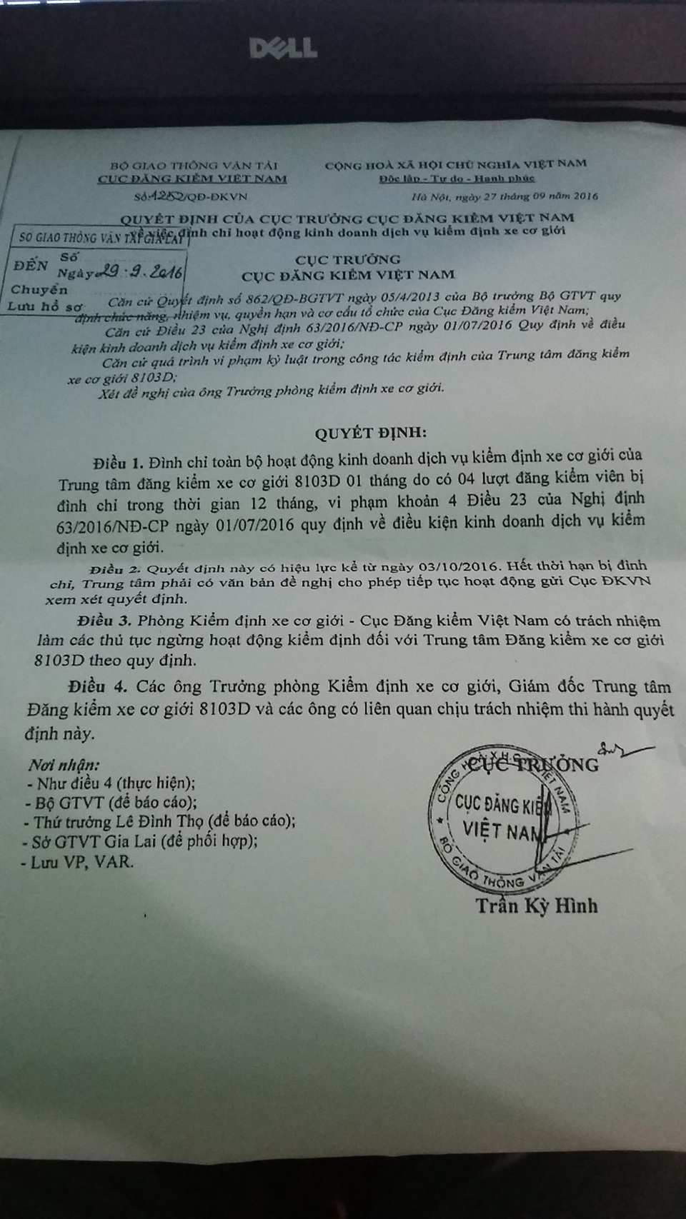 Đình chỉ hoạt động 1 Trung tâm Đăng kiểm vì 4 cán bộ vi phạm - 1 Quyết định đình chỉ của Cục Đăng kiểm
