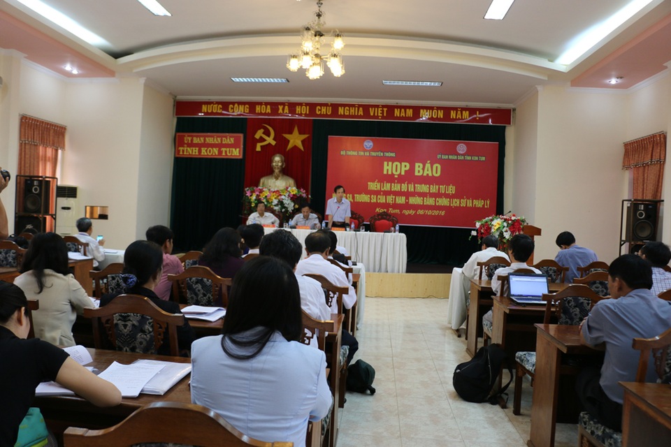 Đại diện Bộ TT&TT phối hợp với tỉnh Kon Tum tổ chức họp báo về buổi triển lãm