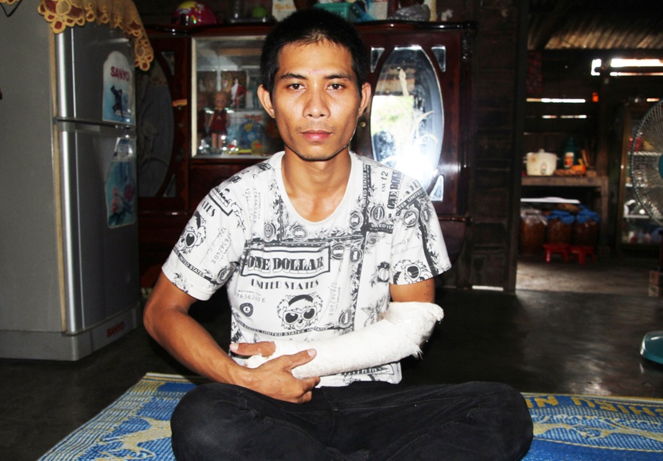Anh Ksor Khoa bị đánh gãy tay