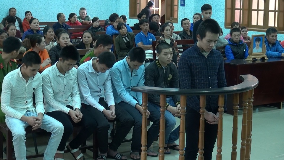 Giết người vì mâu thuẫn trên facebook - 1 6 bị cáo tại phiên tòa