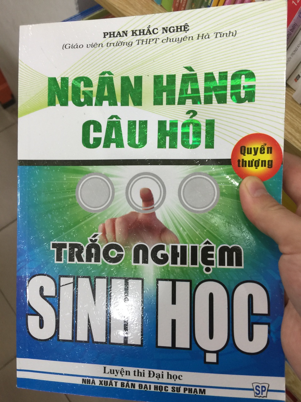 Đáp ứng những điểm mới của kì thi, tài liệu trắc nghiệm môn Sinh học cũng được phát hành