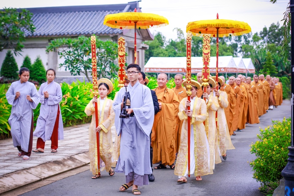 Được tổ chức vào tháng 7 âm lịch hằng năm, Vu Lan báo hiếu là lễ hội văn hóa tâm linh đã có từ lâu đời trong truyền thống Phật giáo và trở thành một đạo nghĩa của dân tộc, là dịp để mỗi người con tỏ lòng thành kính tổ tiên và biết ơn với đấng sinh thành.
