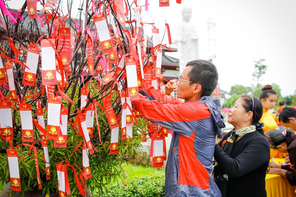 Ai cũng đều muốn ghi lại những lời ước nguyện, cầu chúc cho cha mẹ luôn được bình an.