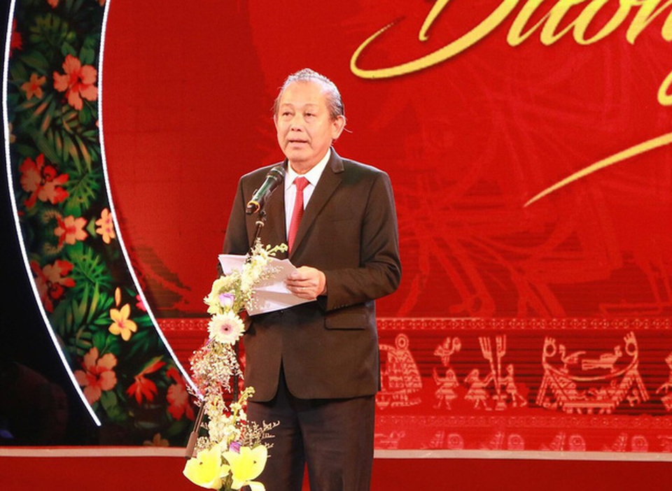 Phó Thủ tướng Trương Hòa Bình: Đối với việc phát triển giáo dục đào tạo vùng dân tộc miền núi, Đảng và Nhà nước coi đây là chính sách quan trọng trong xây dựng khối đại đoàn kết toàn dân tộc và là một yêu cầu của phát triển bền vững đất nước.