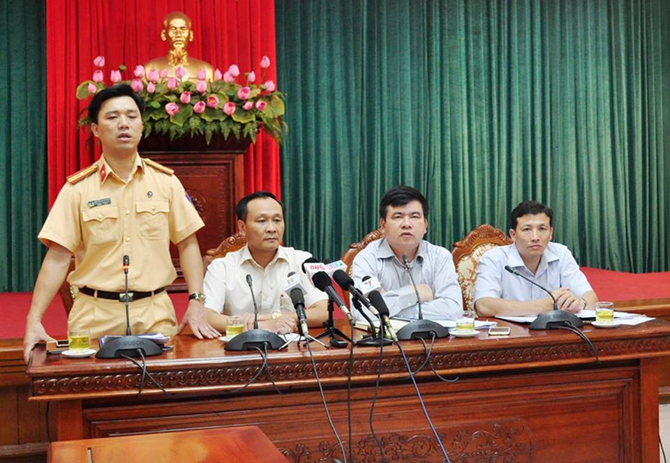 Mọi câu hỏi về vụ “gạt tay trúng má” đều không được trả lời - 1 Chủ tọa buổi giao ban báo chí nhận được nhiều câu hỏi liên quan đến vụ “vung tay vào mặt phóng viên”