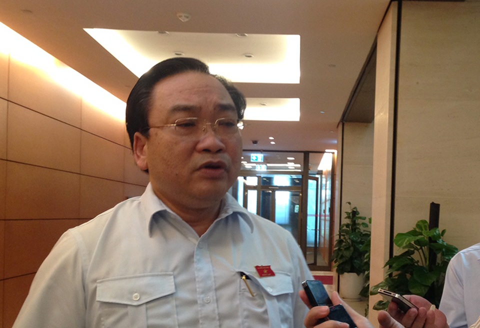 Bí thư Thành ủy Hà Nội trả lời báo chí về giải pháp hạn chế phương tiện cá nhân (Ảnh: Phương Thảo)