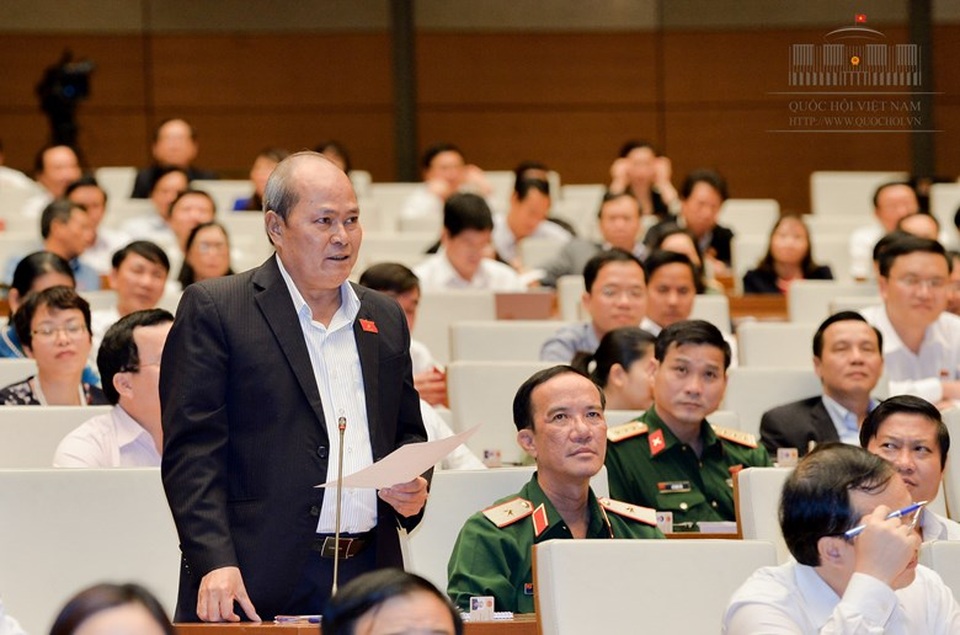 Người sai phạm bỏ trốn êm ái, ai chấp nhận được - 1 Đại biểu Ngô Văn Minh (đoàn Quảng Nam) chất vấn Bộ trưởng Bộ Nội vụ về vấn đề liên quan đến Trịnh Xuân Thanh