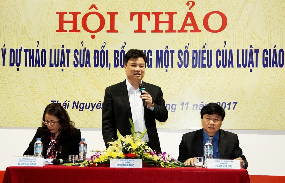 Thứ trưởng Bộ GD&ĐT Nguyễn Hữu Độ chủ trì hội thảo.