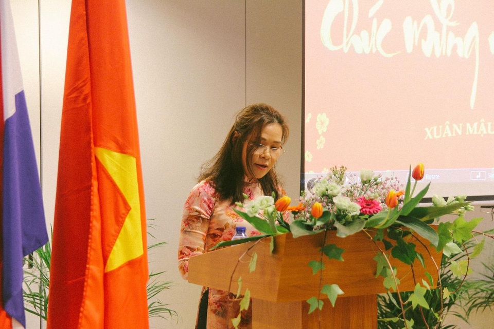Đại sứ Việt Nam tại Hà Lan Ngô Thị Hòa phát biểu khai mạc.