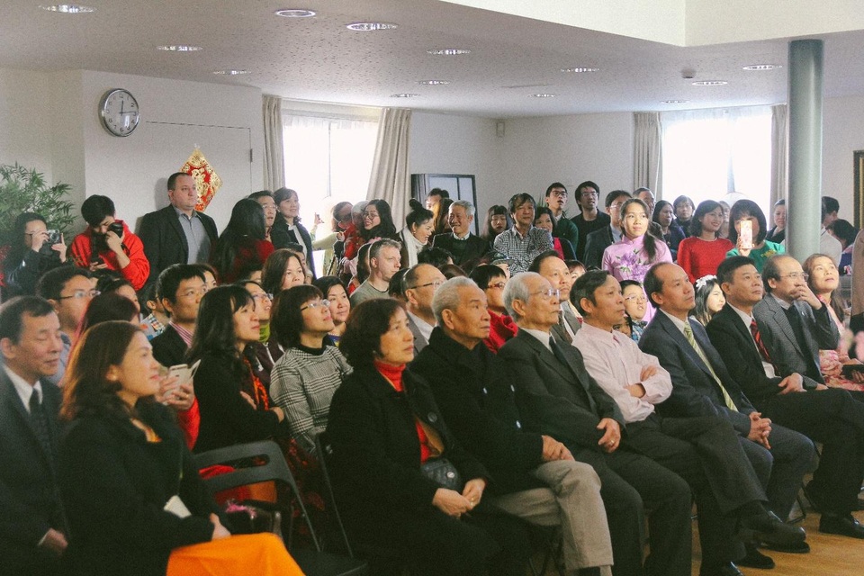 Ảnh chụp tập thể mọi người tham dự chương trình.