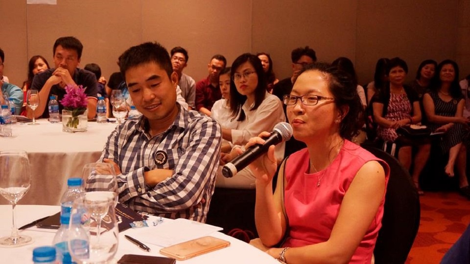 Cựu du học sinh về nước: Thất bại hữu ích hơn hào quang chiến thắng - 4 Khán giả đặt câu hỏi cho diễn giả.