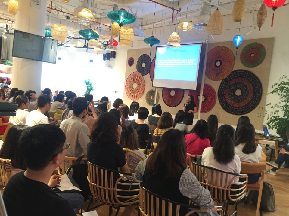 “Tuyệt chiêu” săn học bổng quốc tế ngắn hạn của các cô gái năng động - 1
Chị Lò Thanh Hòa chia sẻ hành trình của bản thân.