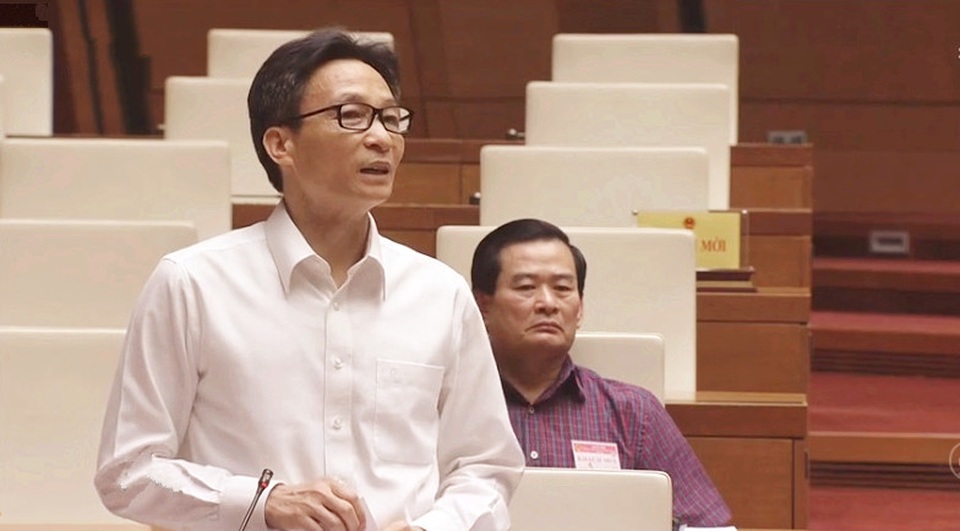 Phó thủ tướng Vũ Đức Đam: “200.000 cử nhân thất nghiệp là bình thường” - 1 Phó thủ tướng Vũ Đức Đam tham gia giải trình trong phiên chất vấn Quốc hội sáng ngày 6/6.