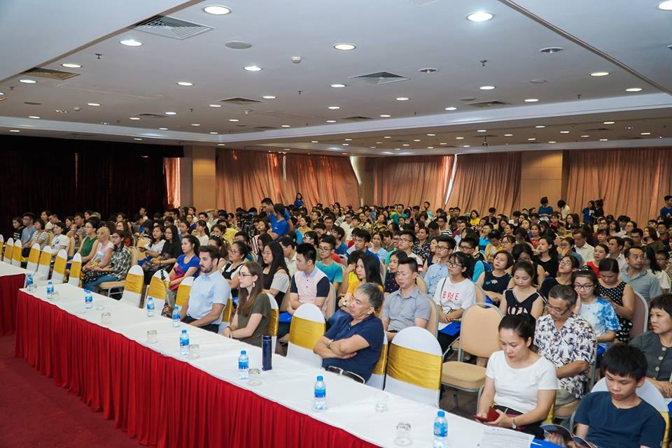 Chi phí du học tại một số nền giáo dục hàng đầu thế giới - 2 Hội thảo du học thu hút đông đảo phụ huynh, học sinh Hà Nội tham dự.