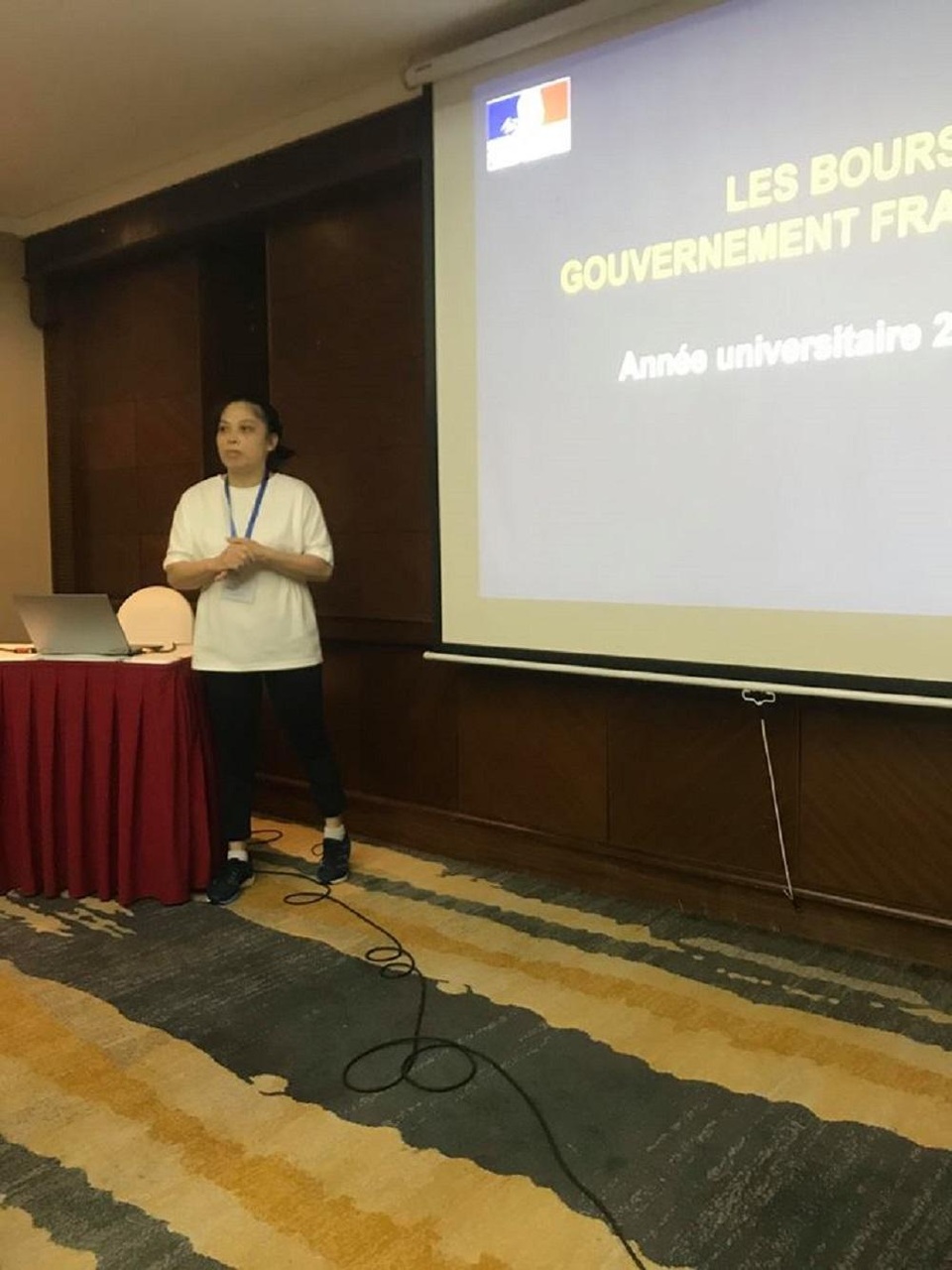 Chương trình học bổng toàn phần France Excellence chính thức mở đơn - 3 Chị Vũ Âu Cơ (Phòng văn hóa của Đại sứ quán Pháp tại Việt Nam) đang trình bày các chương trình học bổng của Pháp.