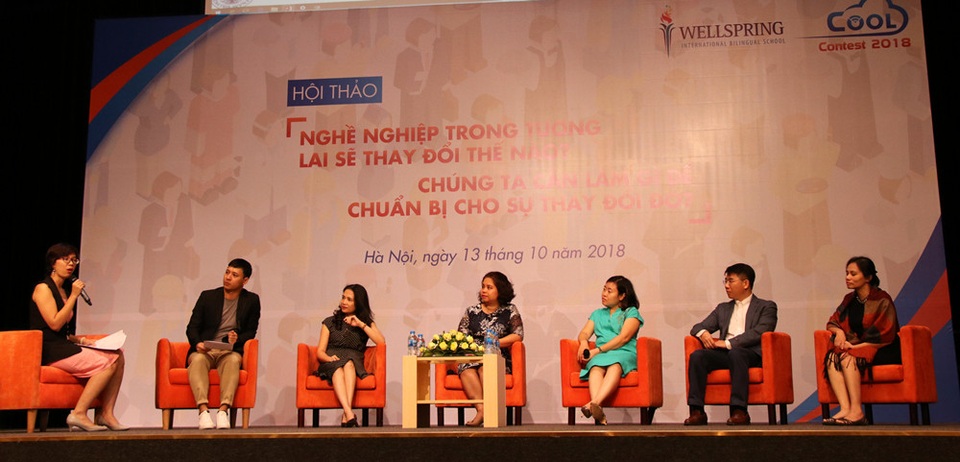 Định hướng nghề nghiệp thời 4.0: “Đừng lấy kiến thức, hiểu biết của người lớn áp đặt cho con” - 1 Các chuyên gia, nhà giáo dục trong thảo luận bàn tròn: “Học sinh, phụ huynh, nhà trường, doanh nghiệp cần làm gì để chuẩn bị cho sự thay đổi nghề nghiệp trong tương lai”.