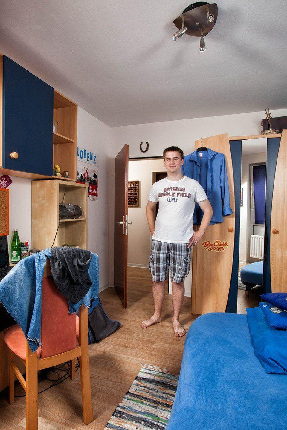 “Tôi học chuyên ngành Tài chính và Ngân hàng tại Cologne (Đức) từ năm 2011. Tôi vẫn sống cùng cha mẹ và rất vui vì vẫn duy trì mối quan hệ tốt với họ. Ngoài việc học, tôi cũng rất thích tìm hiểu ngôn ngữ. Tôi có thể nói thành thạo tiếng Anh và tiếng Tây Ban Nha, nhưng tiếng Pháp, Trung Quốc, Nga, Bulgaria của tôi thậm chí còn “siêu” hơn. Vào thời gian rảnh, tôi cũng tham gia tìm hiểu về chính trị”, sinh viên Kai (22 tuổi) cho biết. (Ảnh: Henny Boogert)