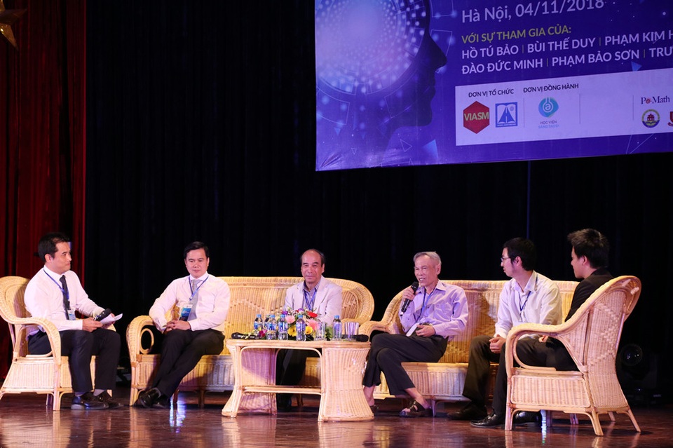 Kết nối nhân lực - chìa khóa phát triển Trí tuệ nhân tạo ở Việt Nam - 1 
Ông Trương Đình Tuyển (thứ ba, từ phải sang).