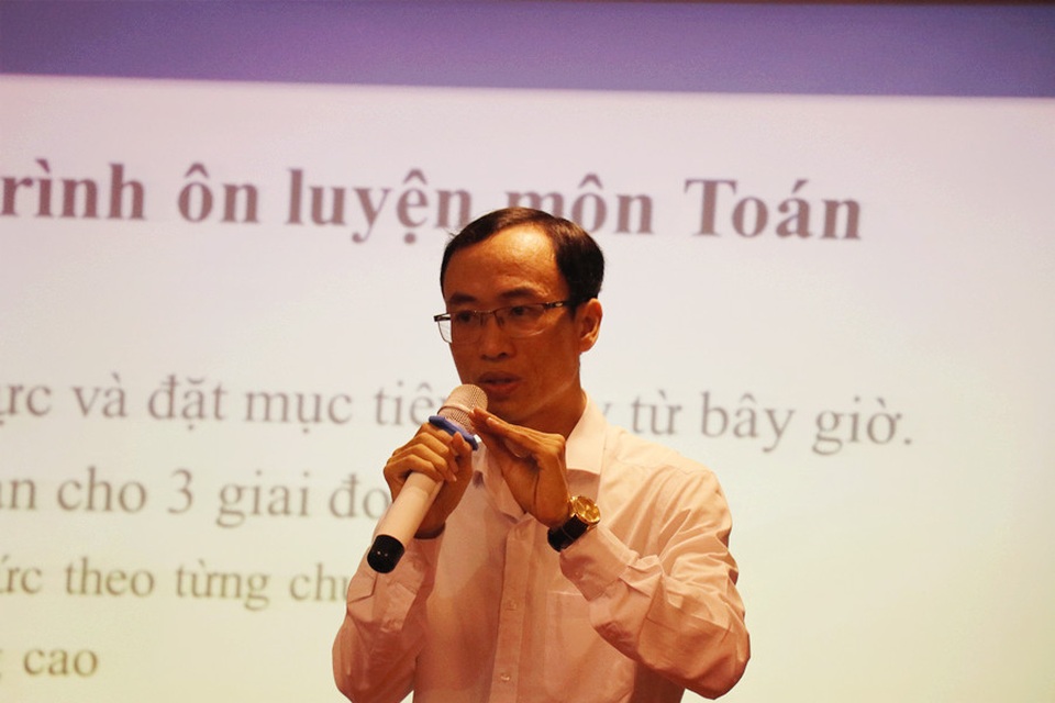 “Bí kíp” để phụ huynh đồng hành cùng con chinh phục thành công vào kỳ thi lớp 10 - 2 “Nhiều bố mẹ bắt con xây dựng tiếp ước mơ của mình”, thầy Quang trăn trở.