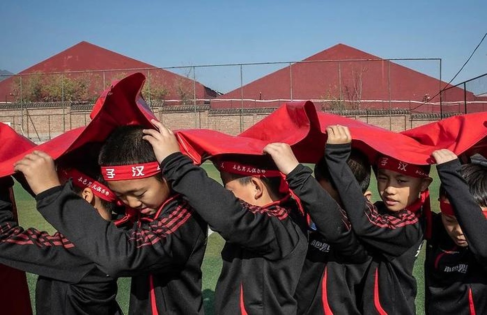 Truyền thông Trung Quốc từng cho rằng trò chơi điện tử và thiếu luyện tập thể lực đã khiến rất nhiều nam thanh niên nước này không đủ khả năng phục vụ trong quân ngũ và làm dấy lên quan ngại về độ nam tính của đàn ông.