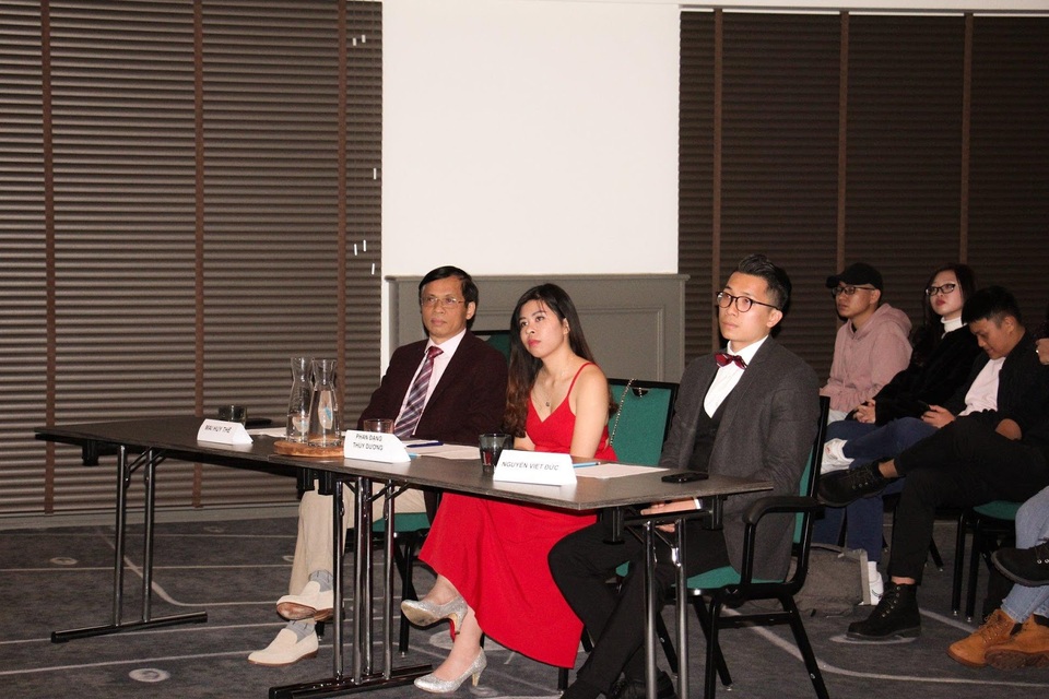 Ba ban giám khảo cuộc thi.