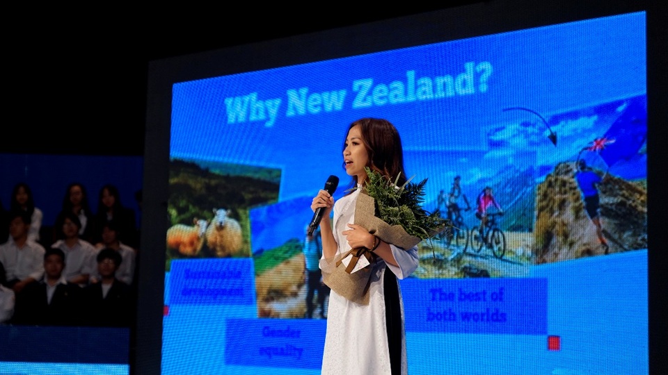 Nữ sinh Hòa Bình tự tin hùng biện tiếng Anh, giành vé đến New Zealand trải nghiệm - Ảnh 3. Nữ sinh Hòa Bình tự tin hùng biện tiếng Anh, giành vé đến New Zealand trải nghiệm - Ảnh 3.