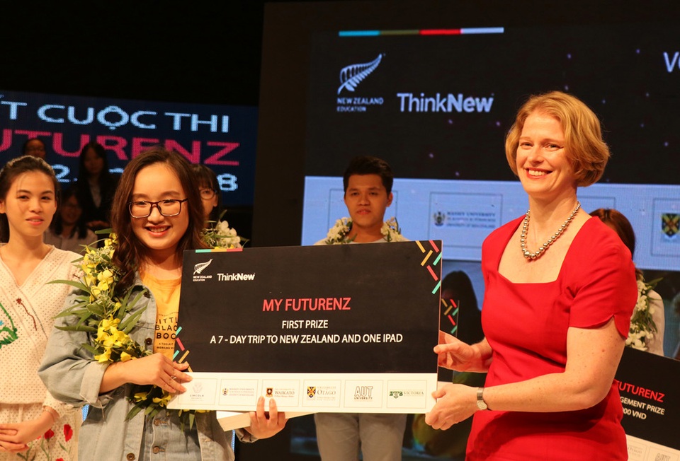 Nữ sinh Hòa Bình tự tin hùng biện tiếng Anh, giành vé đến New Zealand trải nghiệm - Ảnh 6. Nữ sinh Hòa Bình tự tin hùng biện tiếng Anh, giành vé đến New Zealand trải nghiệm - Ảnh 6.