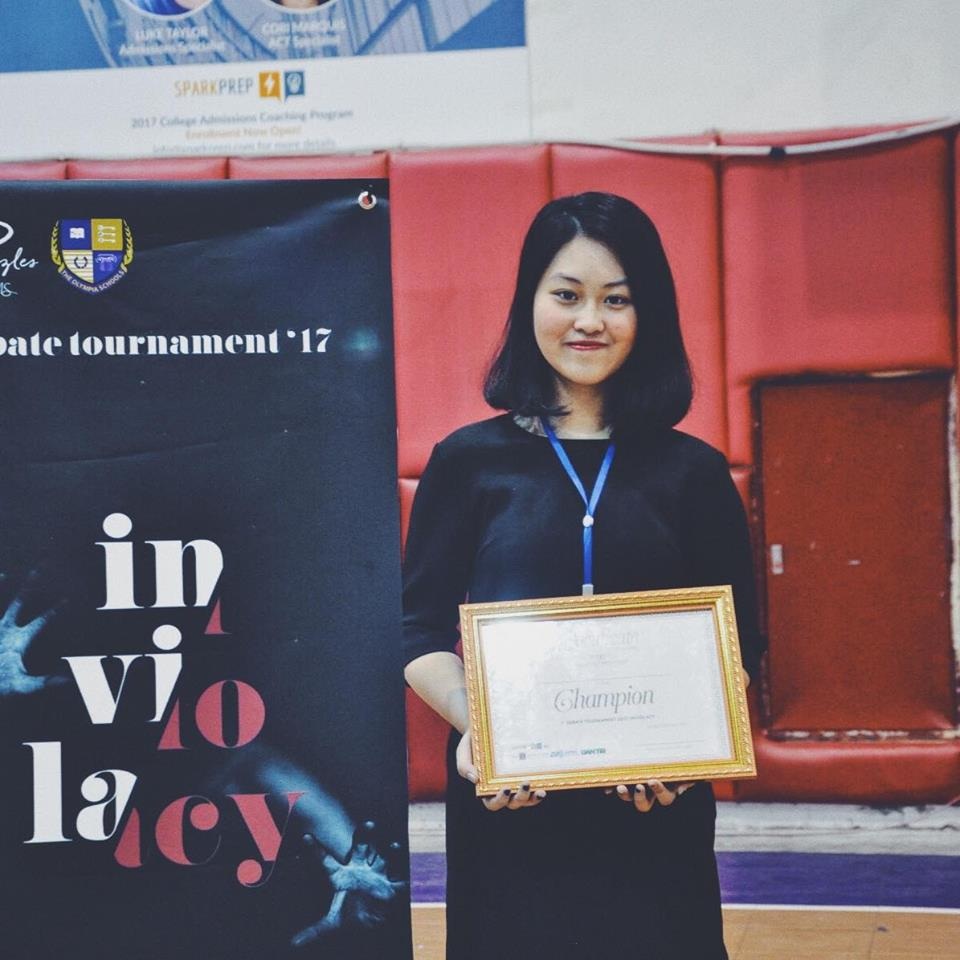 Nữ sinh trường Ams giành học bổng 6 tỷ đồng của ĐH Ivy League danh giá - 2 Nhà vô địch giải tranh biện Hà Nội năm 2016.