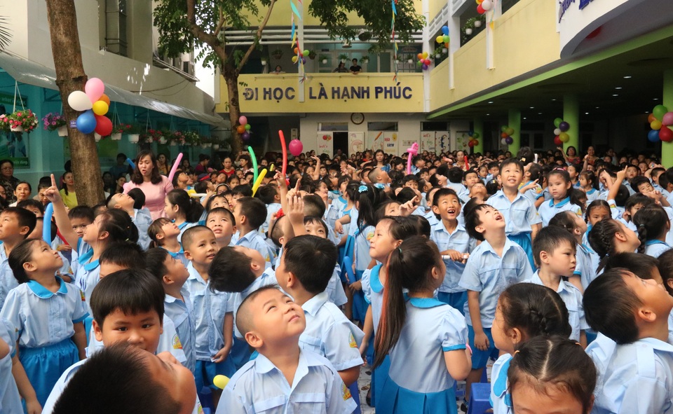 Niềm hạnh phúc, hân hoan của các em học sinh ngày đầu tiên bước chân vào lớp 1.