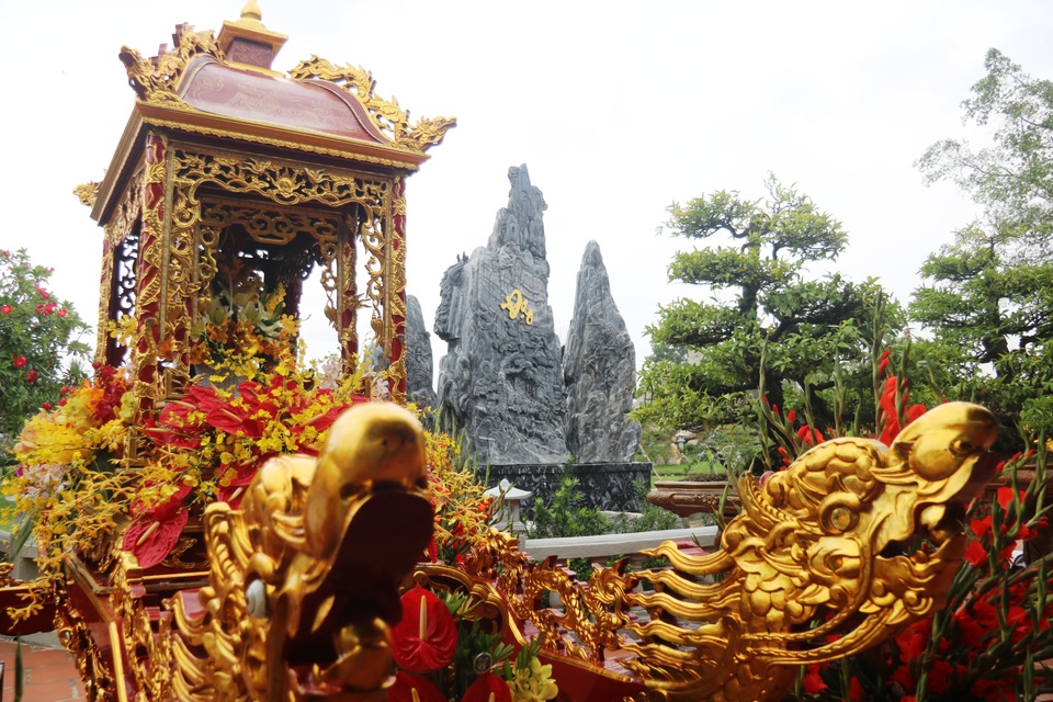 Một góc khuôn viên Đền thờ.