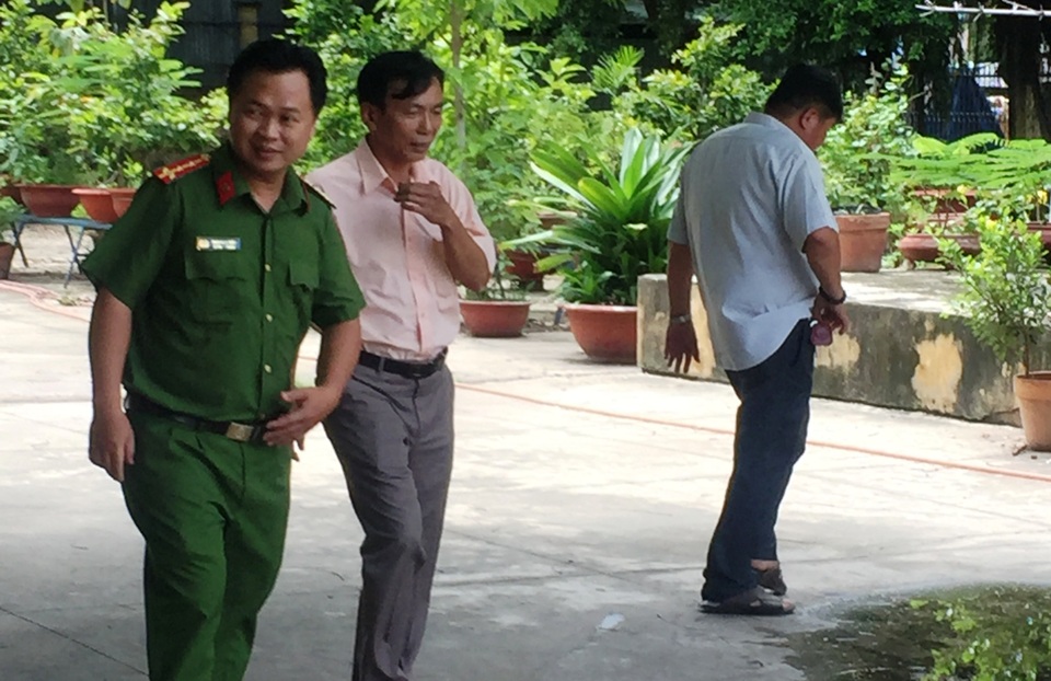 
Công an phường Hiệp Bình Phước đang phối hợp với Ban giám hiệu trường THPT Hiệp Bình nhằm làm rõ vụ việc.
