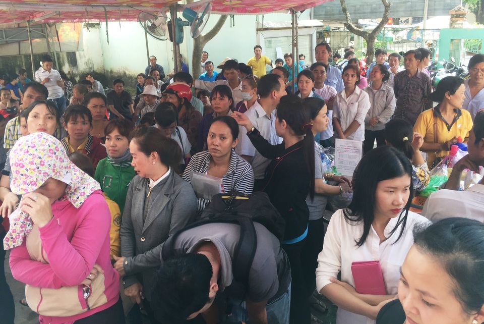 Hàng nghìn người vây kín Bưu điện để... đổi Giấy phép lái xe - 5