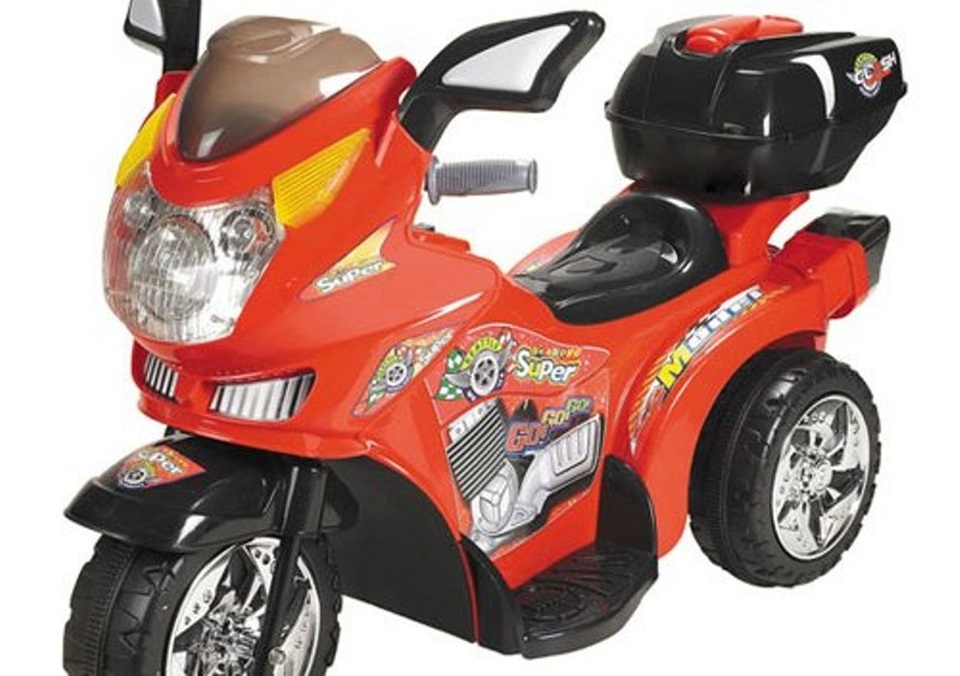 
Hàng chục chiếc xe điện đồ chơi trẻ em được các đối tượng bỏ ma túy vào bánh xe để gởi xe khách, vận chuyển từ Bắc vào Nam tiêu thụ.
