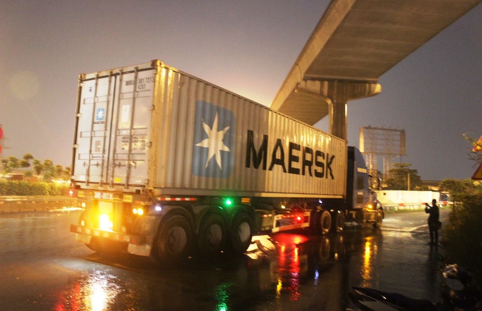 Hiện trường vụ tai nạn ở cửa ngõ Sài Gòn tối 4/11