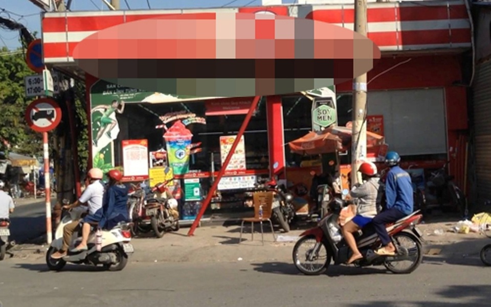 Nghi án thợ sửa xe đánh chết bảo vệ vì hỏi đường không được - 2 Góc giao lộ Quốc Hương - Xuân Thuỷ, nơi xảy ra vụ án.