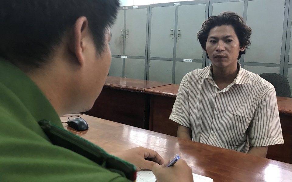 Trương Hoàng Hảo, nghi can đánh chết bảo vệ, đang khai nhận hành vi của mình.