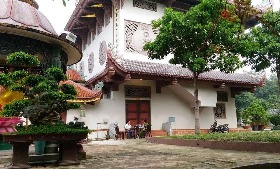 Trộm đột nhập chùa Một Cột TPHCM, đục phá tượng Phật lấy vàng? - 2 Cơ quan Công an đang tiến hành ghi lời khai các nhân chứng để truy xét vụ trộm.