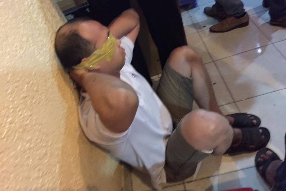 
Một trong những nghi can cầm đầu trong đường dây tổ chức cá độ bóng đá bị Công an khống chế, bắt giữ cùng nhiều tang vật liên quan.
