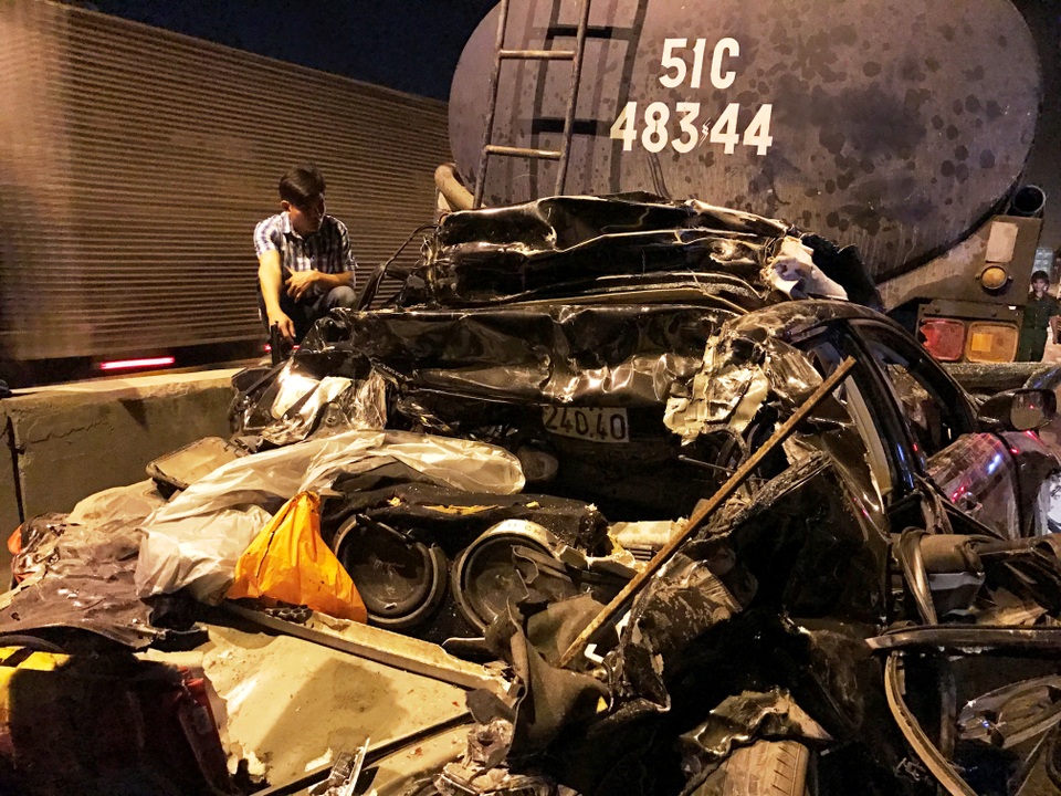 Hiện trường kinh hoàng vụ tai nạn giao thông liên hoàn trên cầu Phú Mỹ - 6