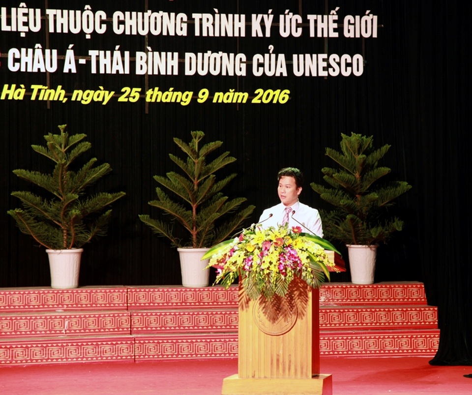 “Môc bản trường học Phúc Giang”- khối mộc bản duy nhất, cổ nhất về giáo dục - 7 Ông Đặng Quốc Khánh, Chủ tịch UBND tỉnh Hà Tĩnh nhấn mạnh: Mộc bản trường học Phúc Giang, là những cổ vật vô giá, là nguồn tư liệu quý duy nhất minh chứng cho một hình thức hoạt động văn hóa giáo dục của một dòng họ địa phương trong lịch sử