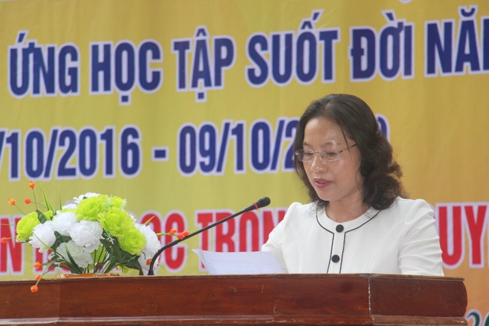 Bà Nguyễn Thị Hải Lý, Phó Giám đốc Sở GD&ĐT Hà Tĩnh phát biểu tại buổi lễ