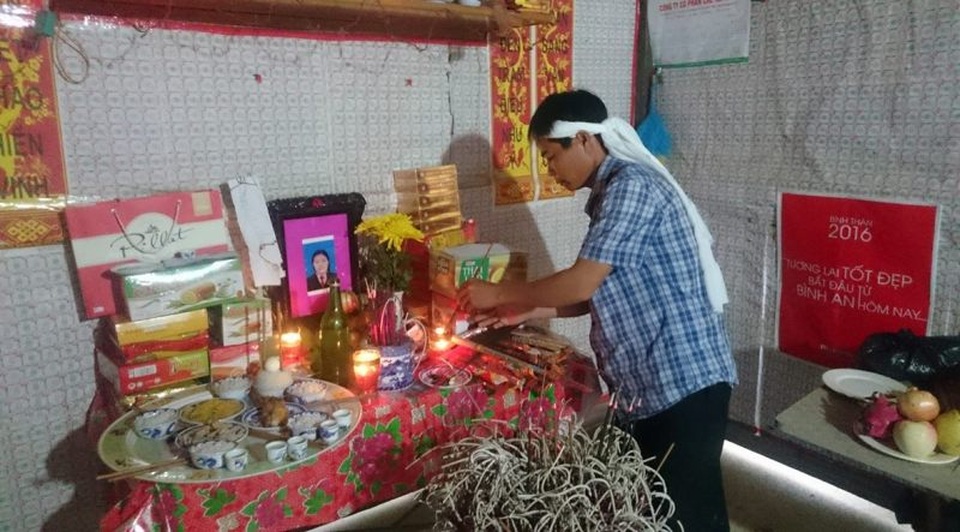 Thai lưu, sản phụ tử vong vì bác sĩ xử trí chậm? - 2 Chỉ trong chốc lát anh Long đã mất cả vợ và con