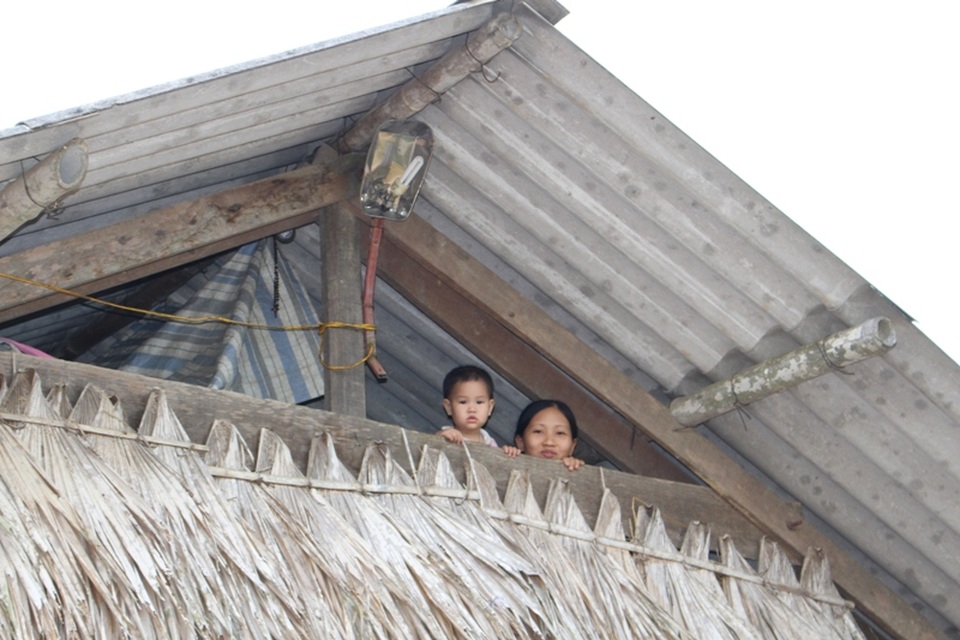 Một tuần nước mới rút hết, bà con vùng lũ “khát” nước sạch, lương thực - 3