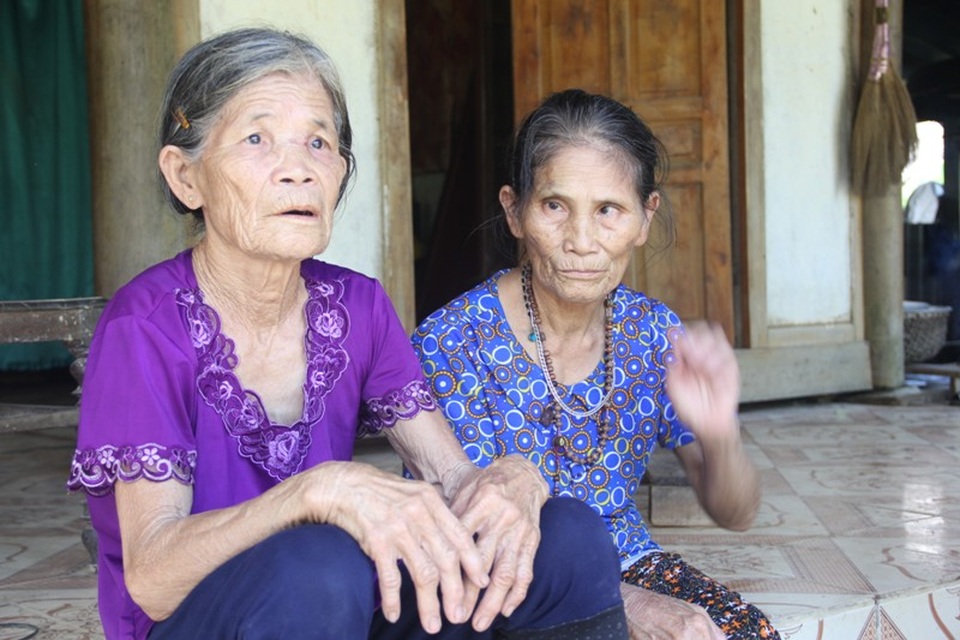 Hai thân già sống nương tựa vào nhau