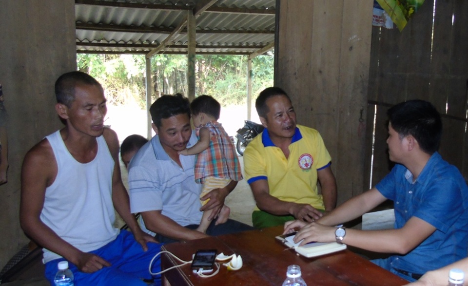 Người dân bức xúc phản ánh sự việc với PV