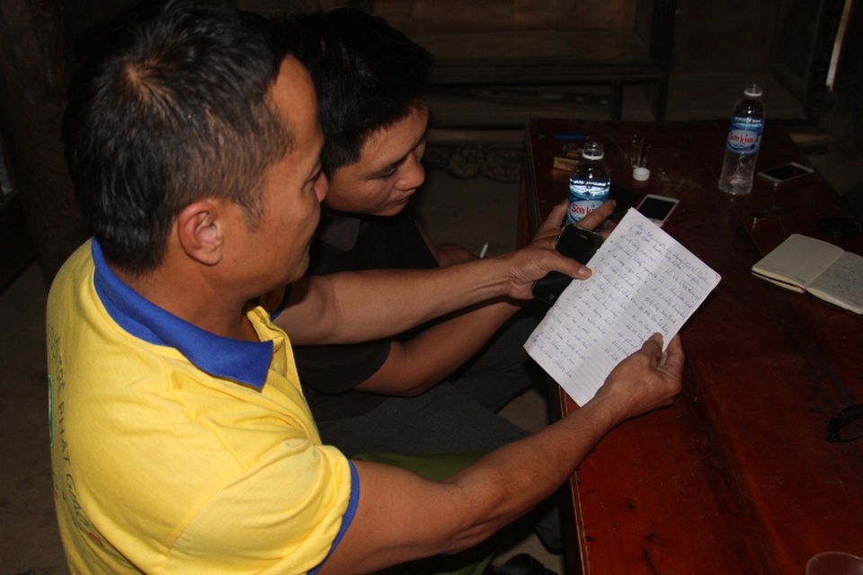 
Người dân phản ánh, trong danh sách 46 hộ dân nhận quà có nhiều người đứng tên riêng nhưng thực chất là người trong cùng một gia đình.
